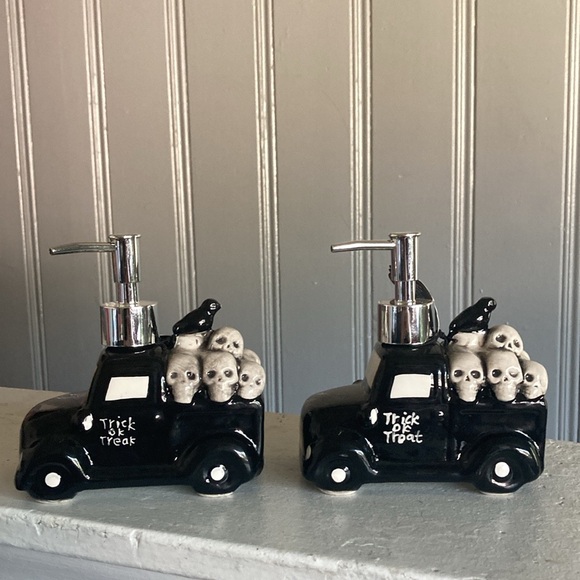 NWT- Set of 2- 10.9oz- Black Ceramic Trick or Treat Truck Soap Dispensers 💀🐦‍⬛ - Picture 1 of 16